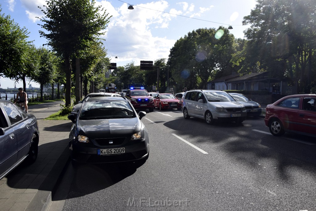 Koelner Seilbahn Gondel blieb haengen Koeln Linksrheinisch P386.JPG - Miklos Laubert